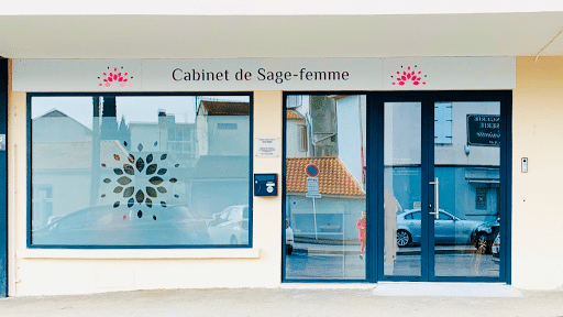 Accompagnement doux vers la maternité épanouie et le bien-être féminin naturel.
