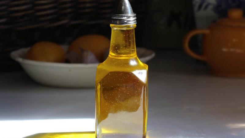 Une bouteille d'huile